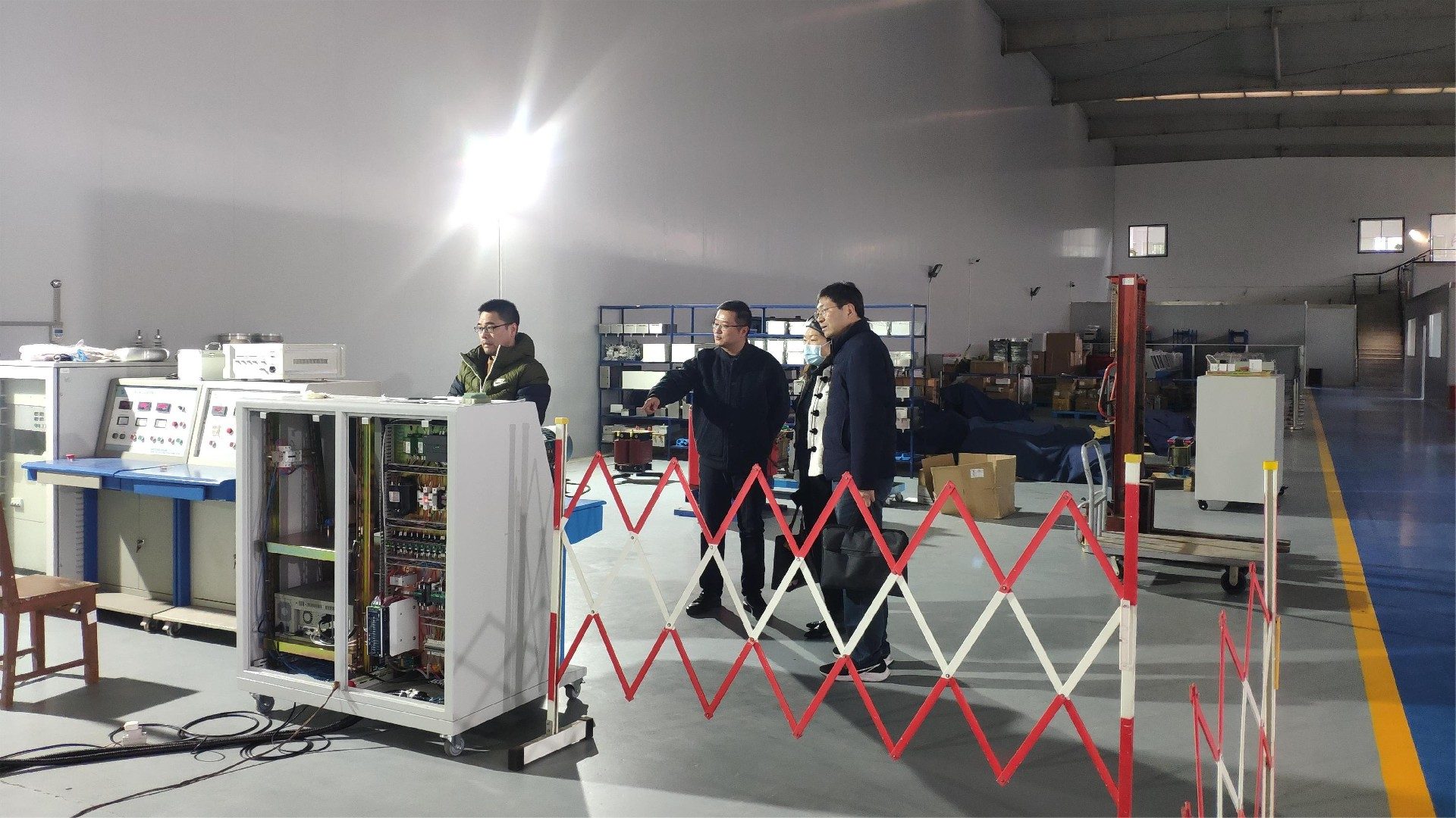 客户参观新亚高电压试验现场